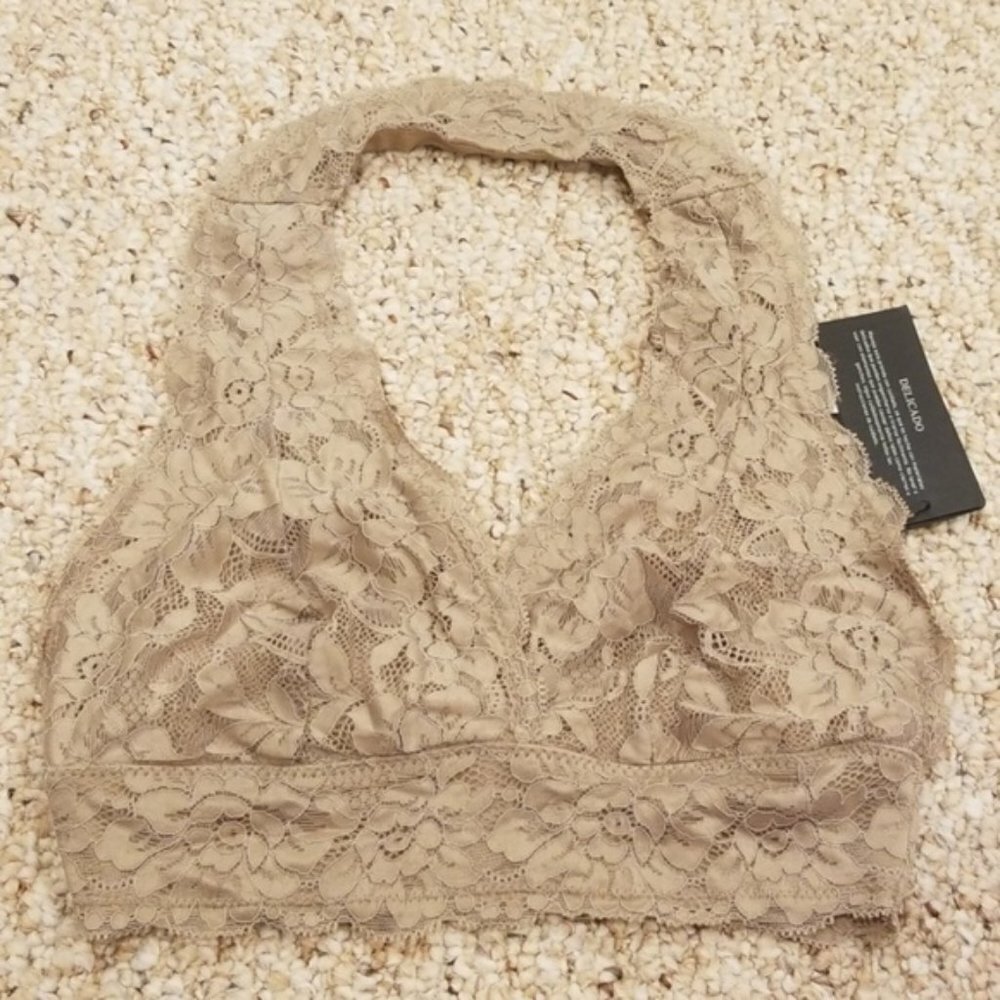 NWT! GUESS Natural Beige Lace Overlay Size XS Bra